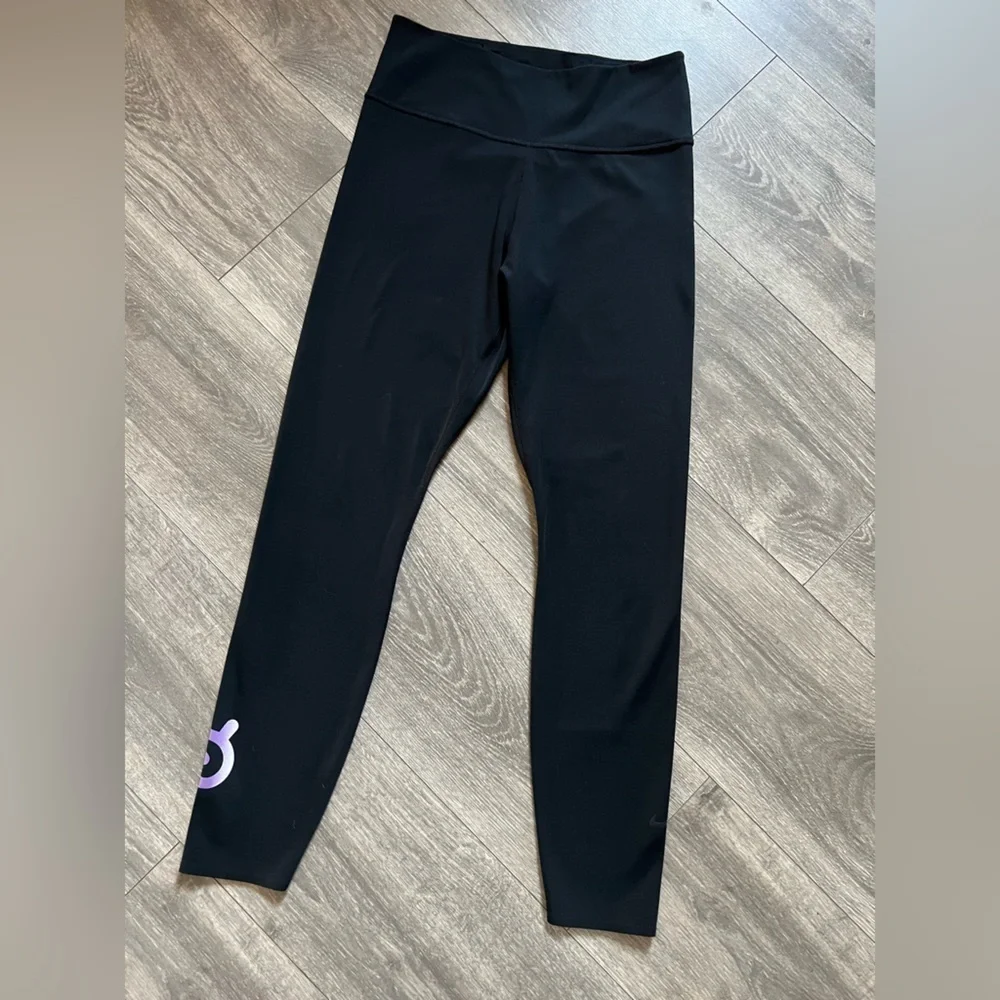 Nike Peleton dri-fit leggings. Size small